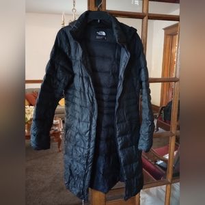 North Face Women's hooded down long puffer coat size M black